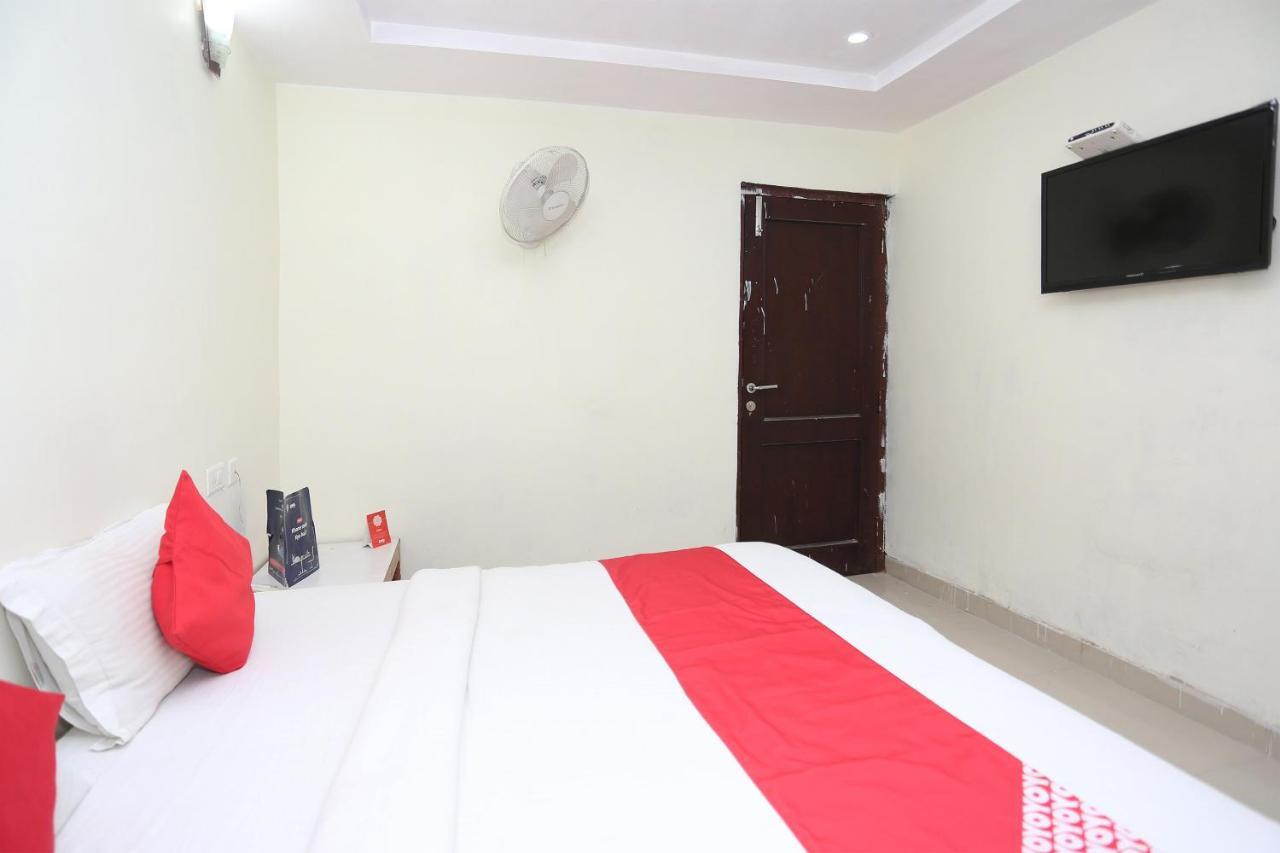 Collection O 4129 Silver7 Hotel