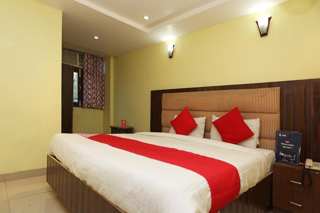 Hotel Collection O 4129 Silver7 Lucknow